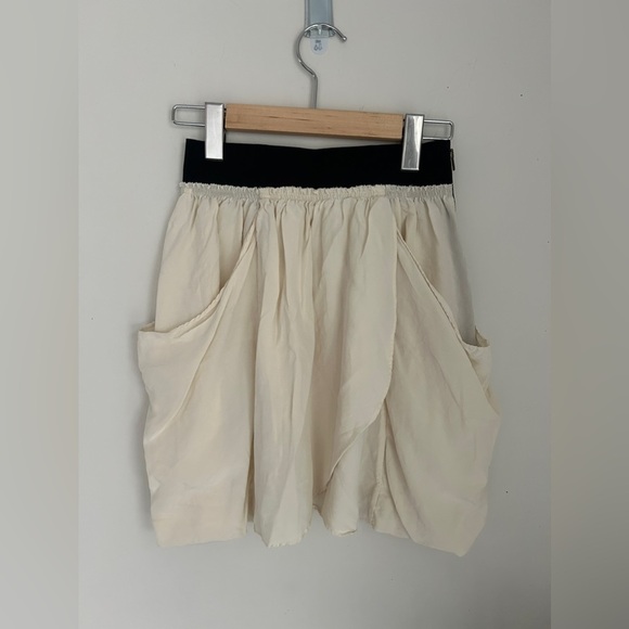 Wilfred Champagne Silk Taffeta Tulip Skirt Champagne with Black waistband ~ Sz 0 - Picture 1 of 6